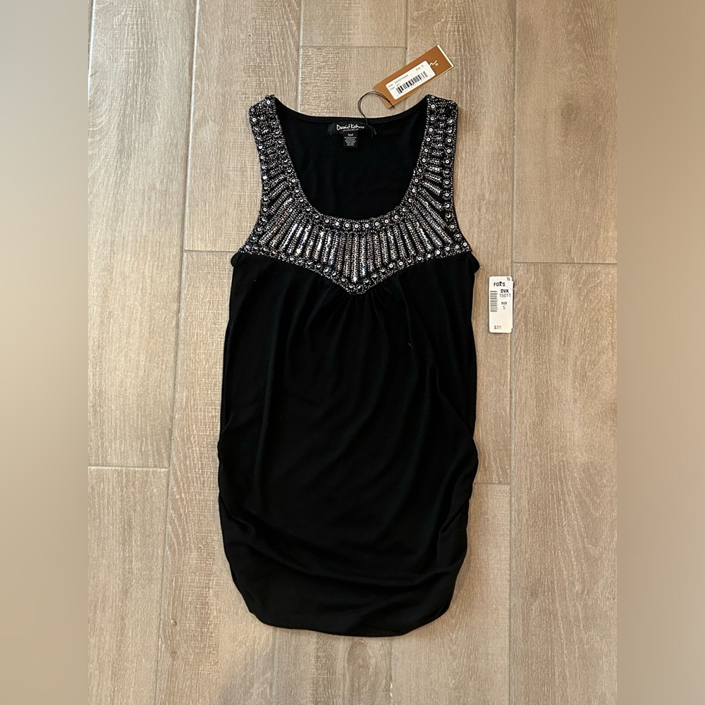 Fabulous sleeveless top with shimmery embellishment by David Kahn - Picture 2 of 7